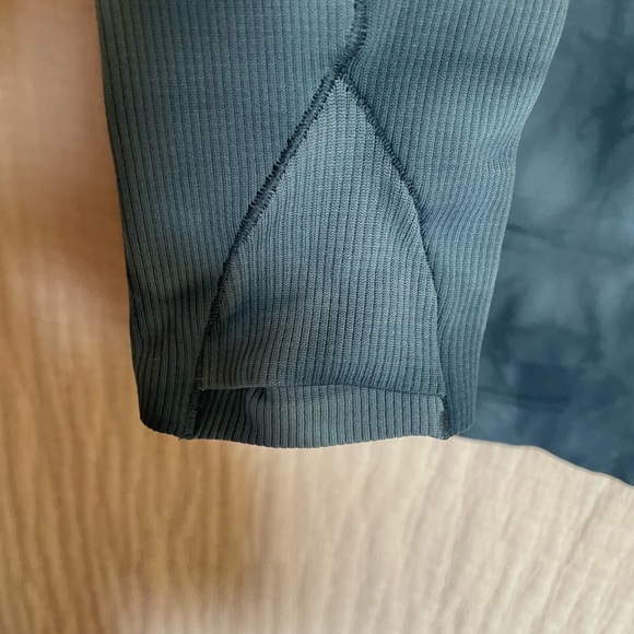 Lululemon long sleeve top size 6 - Picture 4 of 4